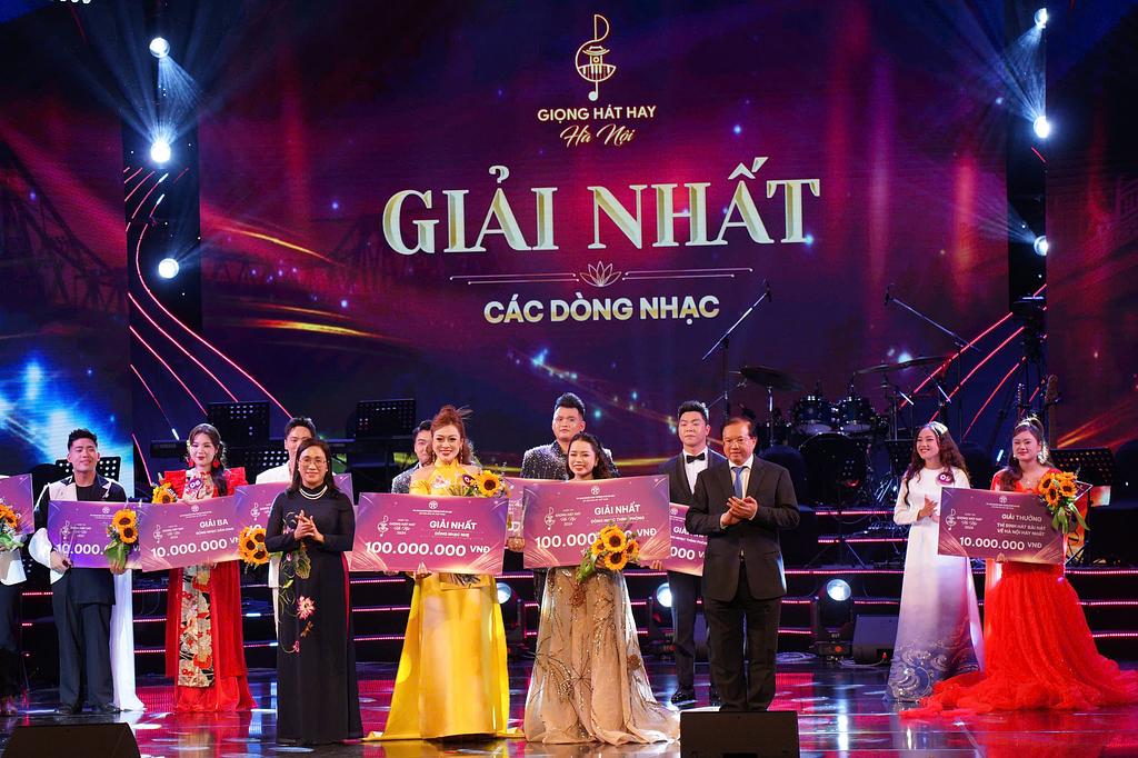 Cô giáo Huyền Trang đạt giải Nhất dòng nhạc Thính phòng tại Giọng hát hay Hà Nội 2024