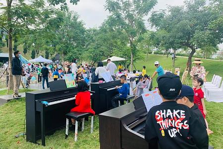 Charity Christmas Village- Bữa tiệc Giáng sinh ý nghĩa cùng Piano Home
