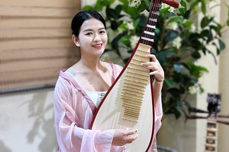 GẶP GỠ CÔ GIÁO NGỌC THUỶ – NGƯỜI DẪN LỐI CHO NHỮNG CUNG BẬC TỲ BÀ