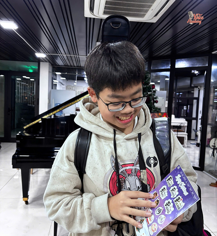 Không Khí Giáng Sinh Ấm Cúng Tại Voice Academy 2025