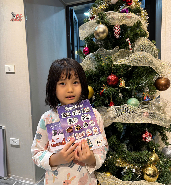 Không Khí Giáng Sinh Ấm Cúng Tại Voice Academy 2025