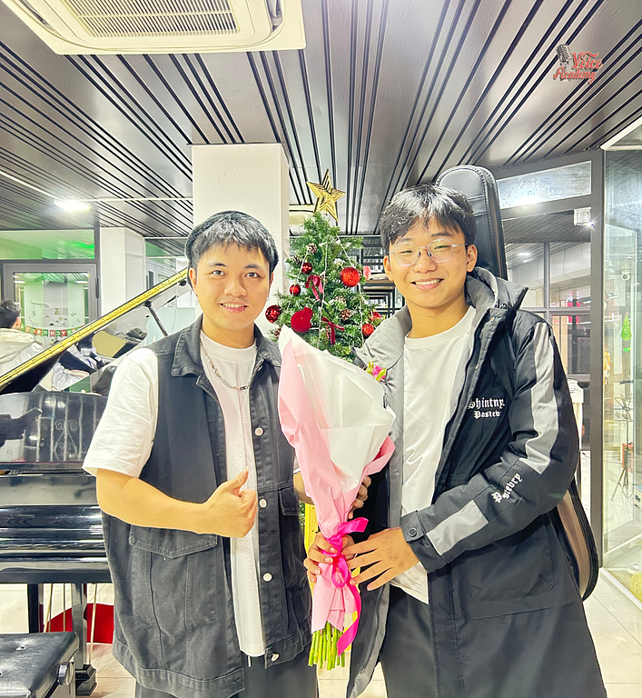 Không Khí Giáng Sinh Ấm Cúng Tại Voice Academy 2025