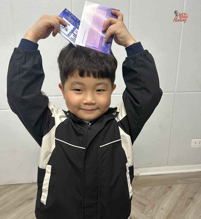 Không Khí Giáng Sinh Ấm Cúng Tại Voice Academy 2025