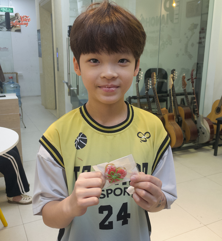 Không Khí Giáng Sinh Ấm Cúng Tại Voice Academy 2025