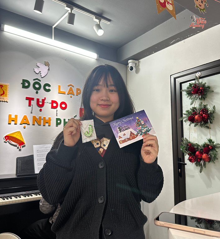 Không Khí Giáng Sinh Ấm Cúng Tại Voice Academy 2025