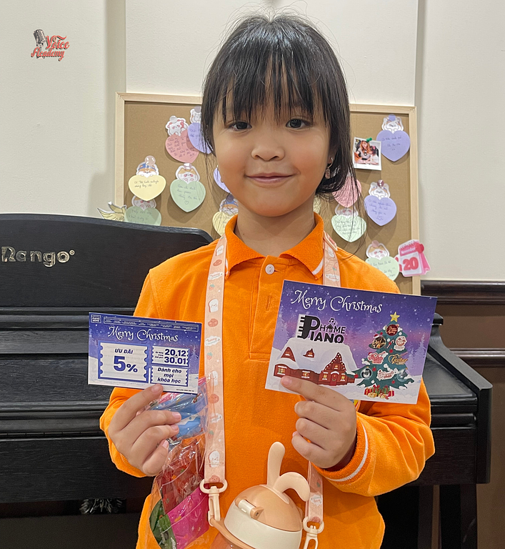 Không Khí Giáng Sinh Ấm Cúng Tại Voice Academy 2025
