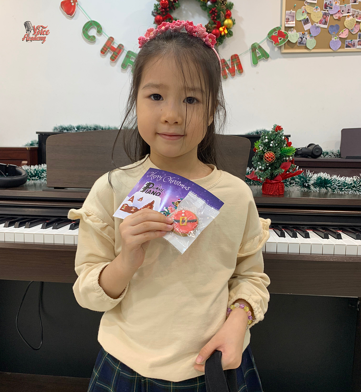 Không Khí Giáng Sinh Ấm Cúng Tại Voice Academy 2025