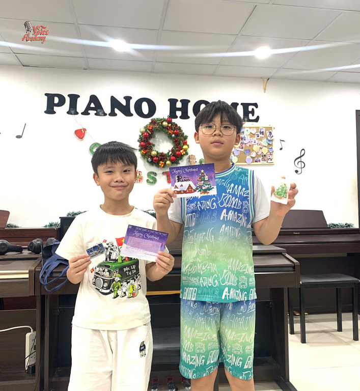 Không Khí Giáng Sinh Ấm Cúng Tại Voice Academy 2025