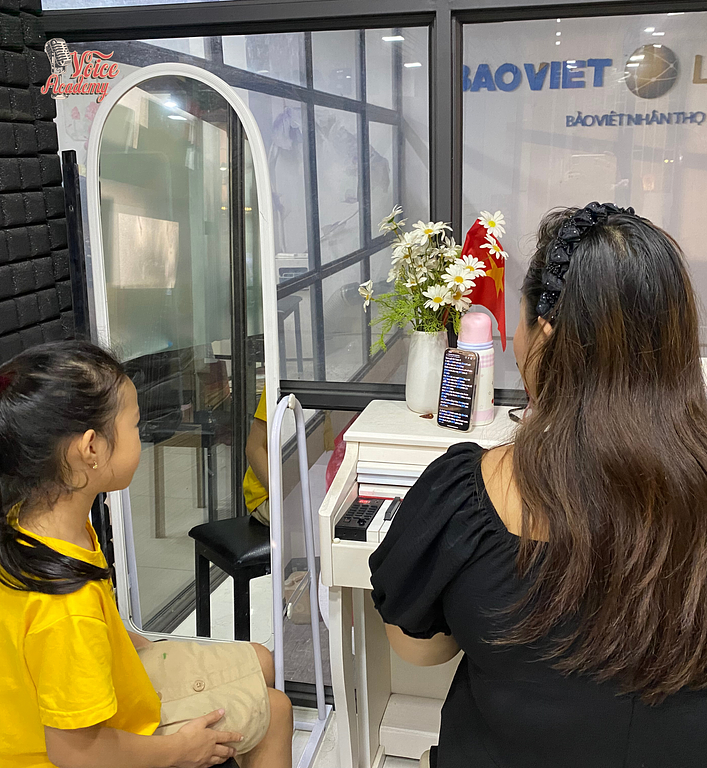 Đội Ngũ Giáo Viên Tại Voice Academy – Người Đồng Hành Giúp Bạn Khám Phá Giọng Hát Bản Thân