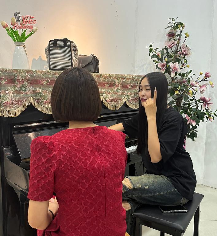 Đội Ngũ Giáo Viên Tại Voice Academy – Người Đồng Hành Giúp Bạn Khám Phá Giọng Hát Bản Thân