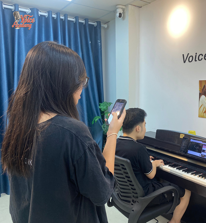 Đội Ngũ Giáo Viên Tại Voice Academy – Người Đồng Hành Giúp Bạn Khám Phá Giọng Hát Bản Thân