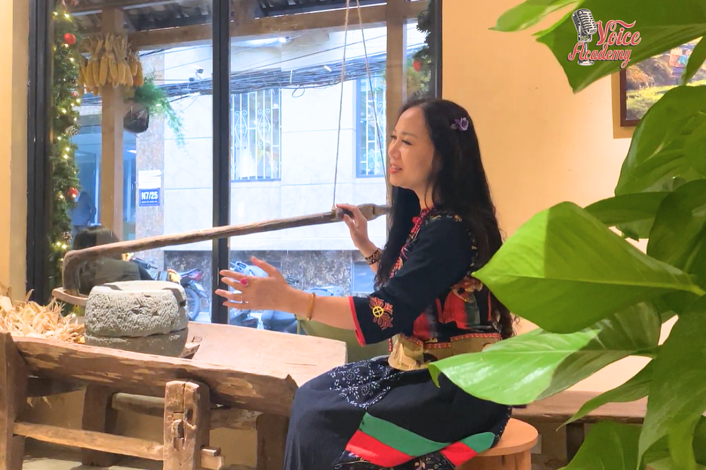 Cô Học viên Vân Nhi và giọng hát lay động lòng người qua ca khúc “Từ trên đỉnh núi”